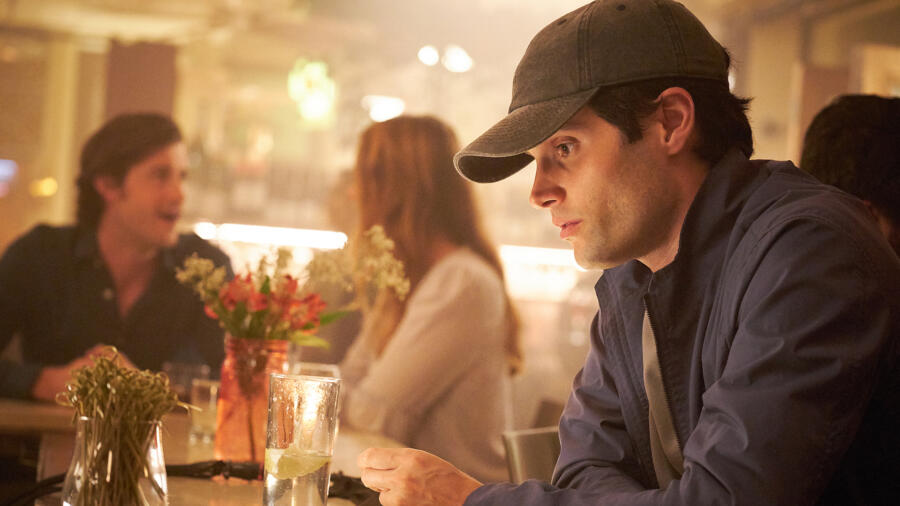 Penn Badgley as Joe in YOU Season 1