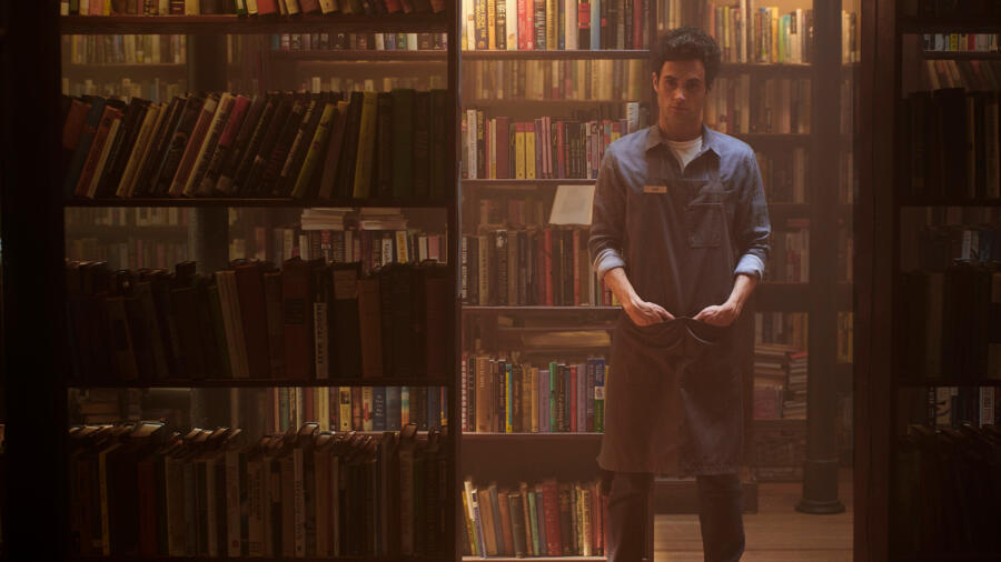 Penn Badgley as Joe in YOU Season 1