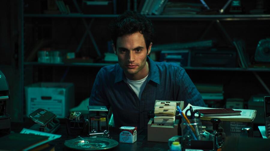 Penn Badgley as Joe in YOU Season 1