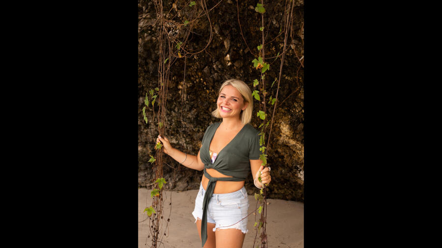 Lizzie Muse from Married at First Sight: Honeymoon Island Season 1