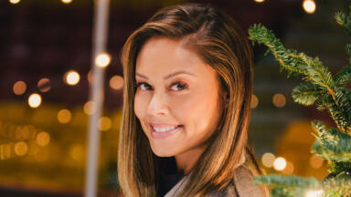 Interview with Vanessa Lachey: A Special Bracelet, Christmas Casserole & More of Her Family's Holiday Traditions