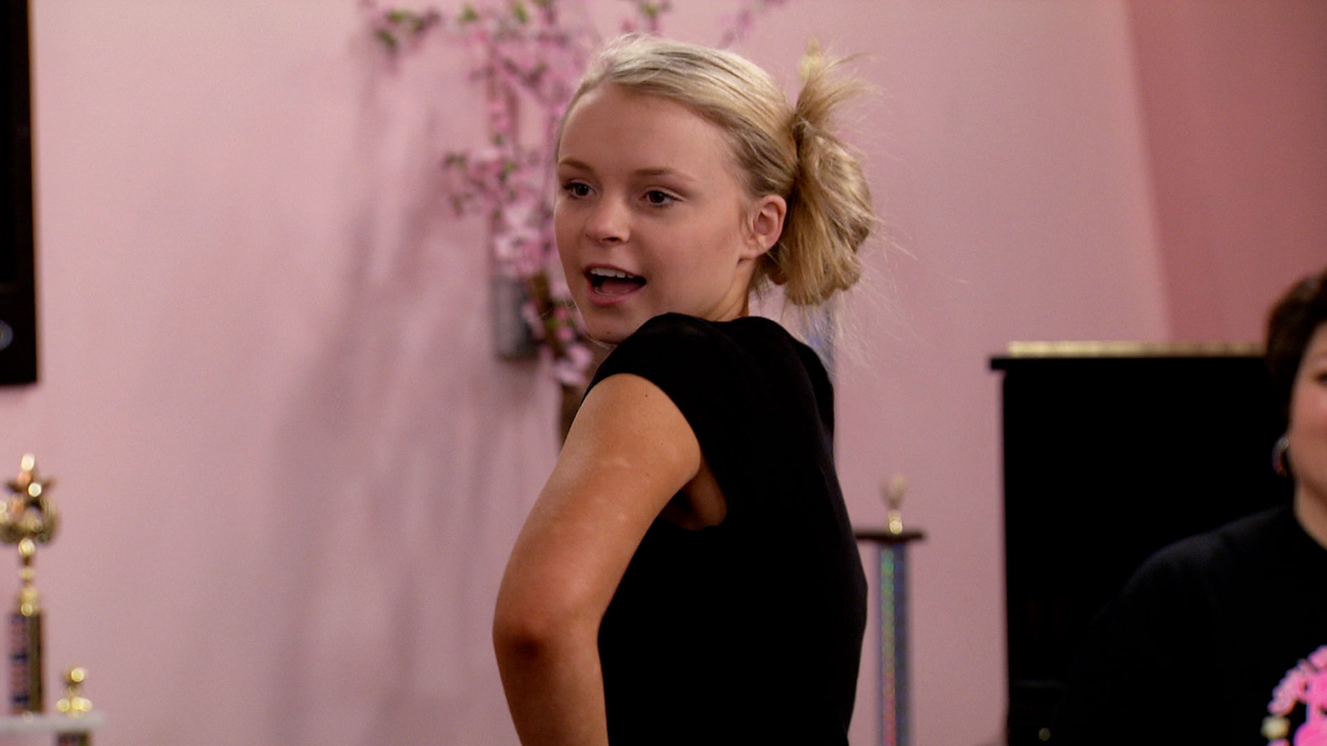 Watch Kim of Queens Season 1 Episode 8 | Lifetime