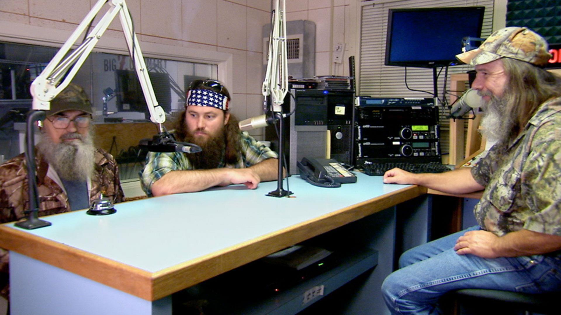 Si-larious Moment: Willie and Si Go On the Radio