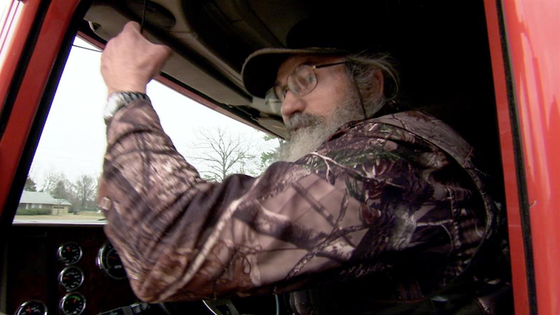Si-larious Moment: Si and Jase Deliver an Order