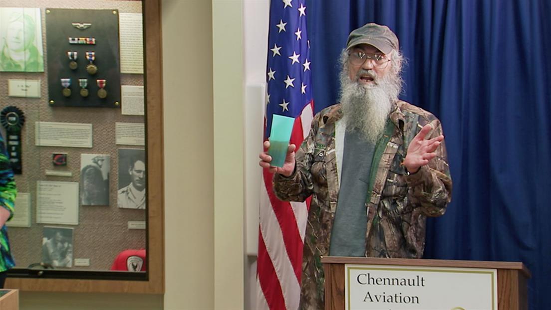 Si-larious Moment: Recognizing Si's Military Career