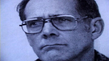 Episode 9 The Calling Card / Carol's Diary