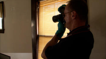 Episode 7 Trust No One / Risky Business