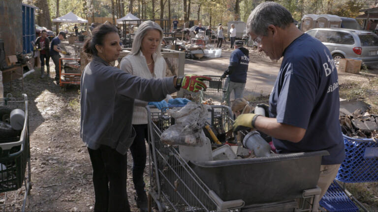 Psychologist Talks About Hoarding Disorder in the Family thumbnail