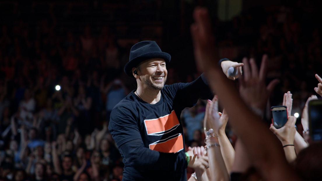 Donnie Performs for Alma