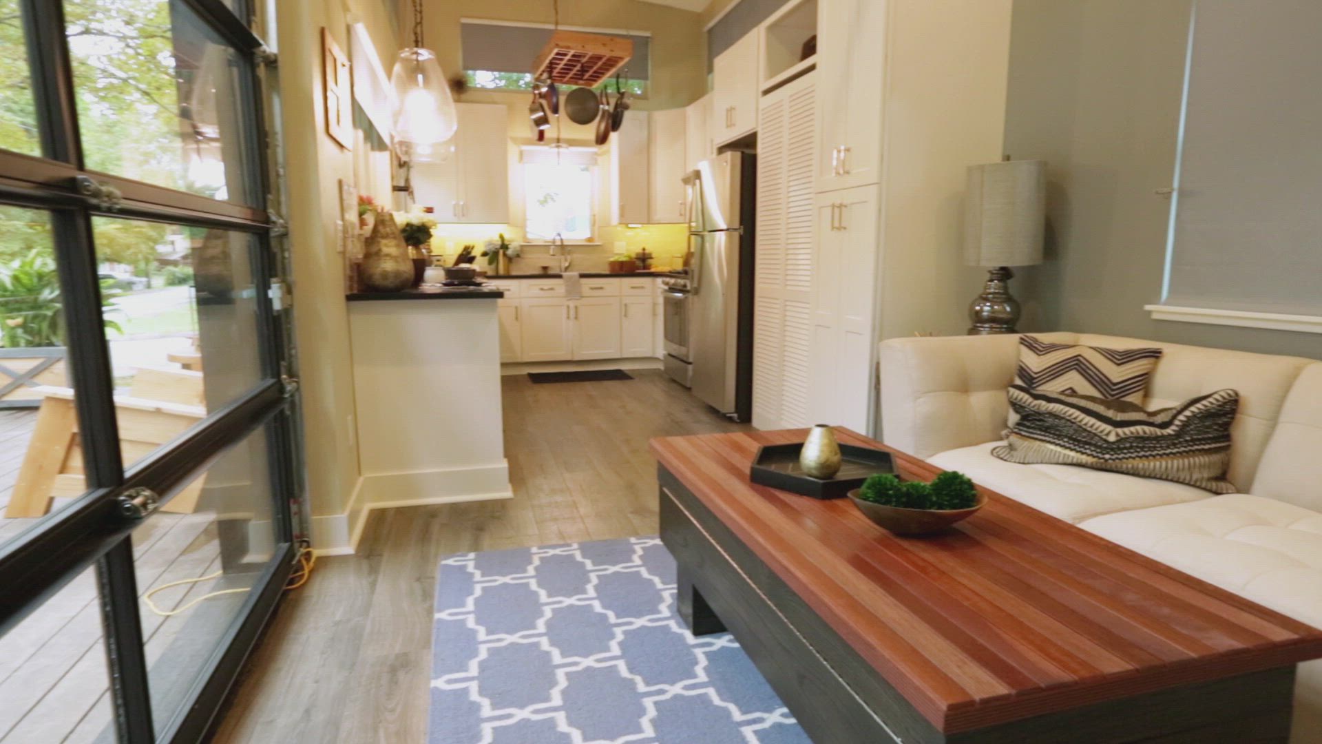 Watch Tiny House Nation Back to the Build Season 3 Online FYI