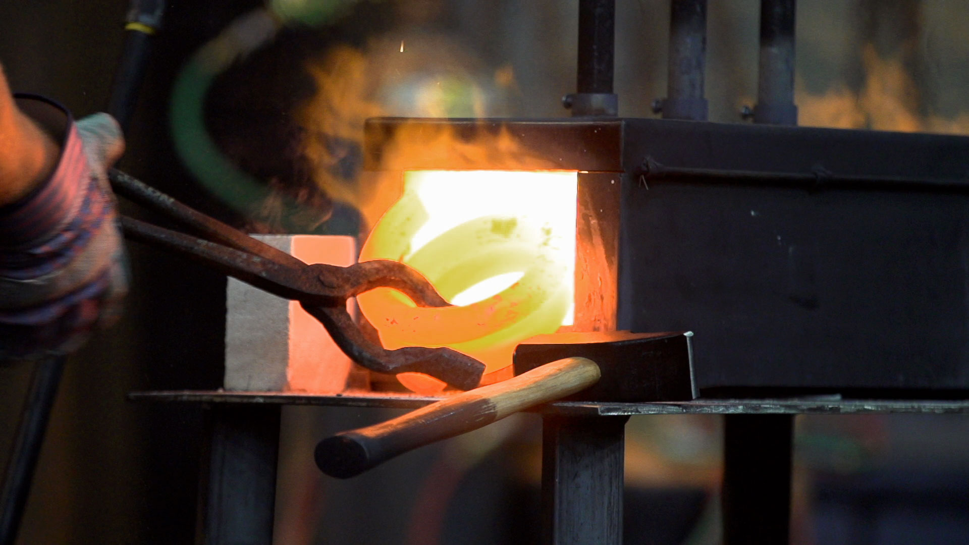 Bladesmithing 101: Types of Steel thumbnail