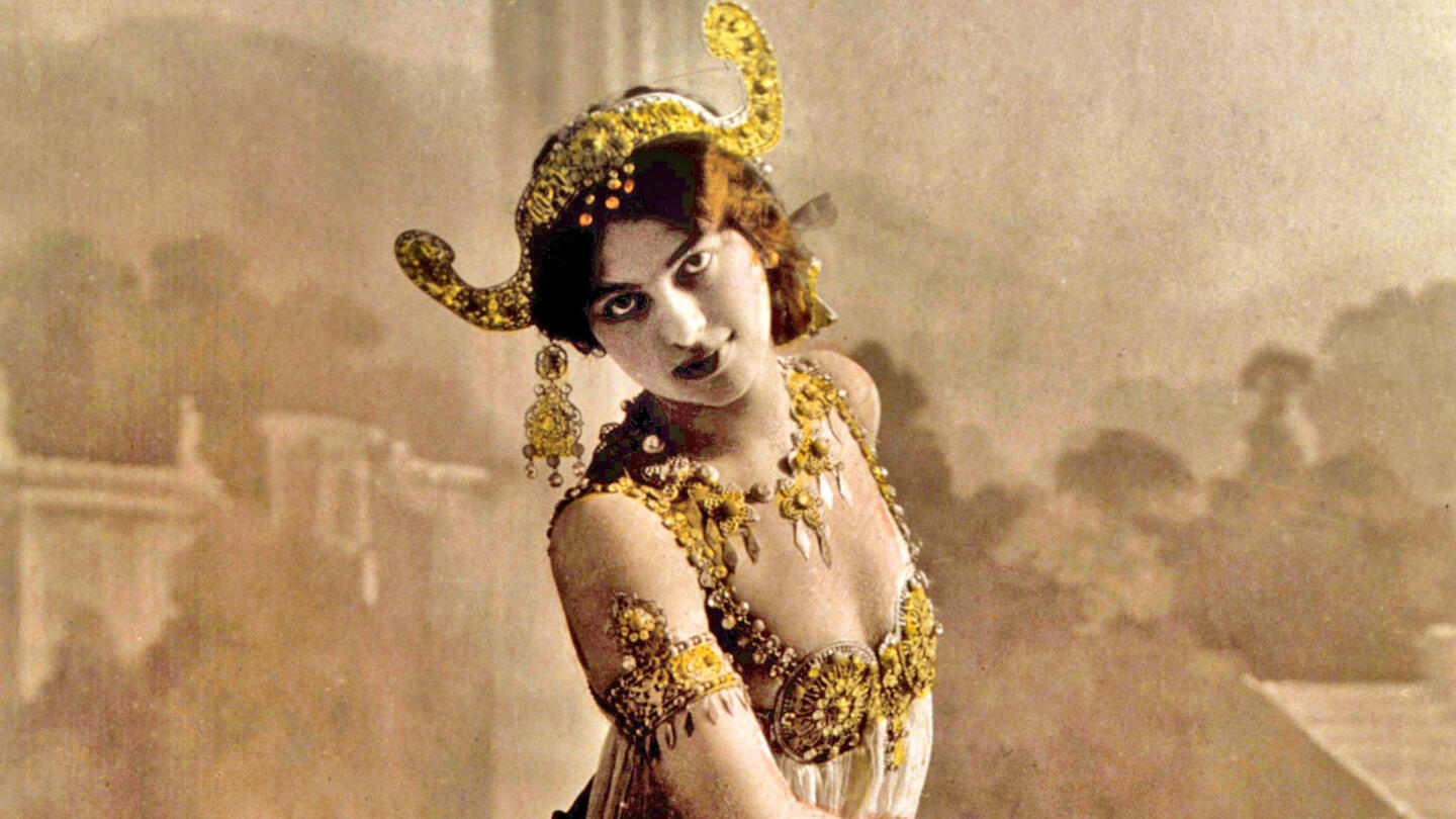 kwaadheid de vrije loop geven Krankzinnigheid kam Mata Hari is Executed - HISTORY