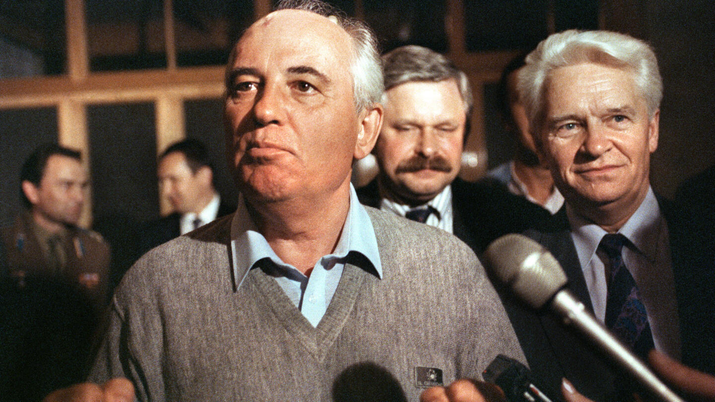 Soviet hard-liners launch coup against Gorbachev - HISTORY